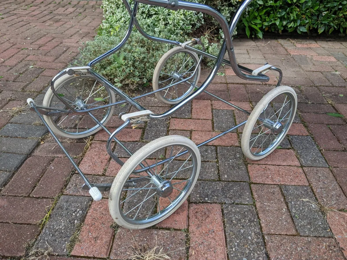 Vintage Pram - Image 4