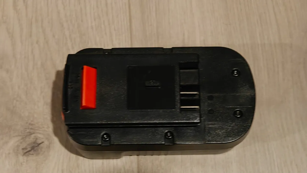 Black & Decker 18V Drill - Image 4