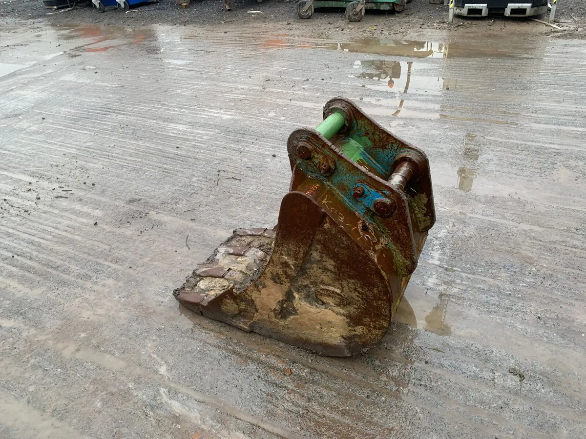 2FT Digger Bucket – 60mm Pins | 310mm Centres - Image 4