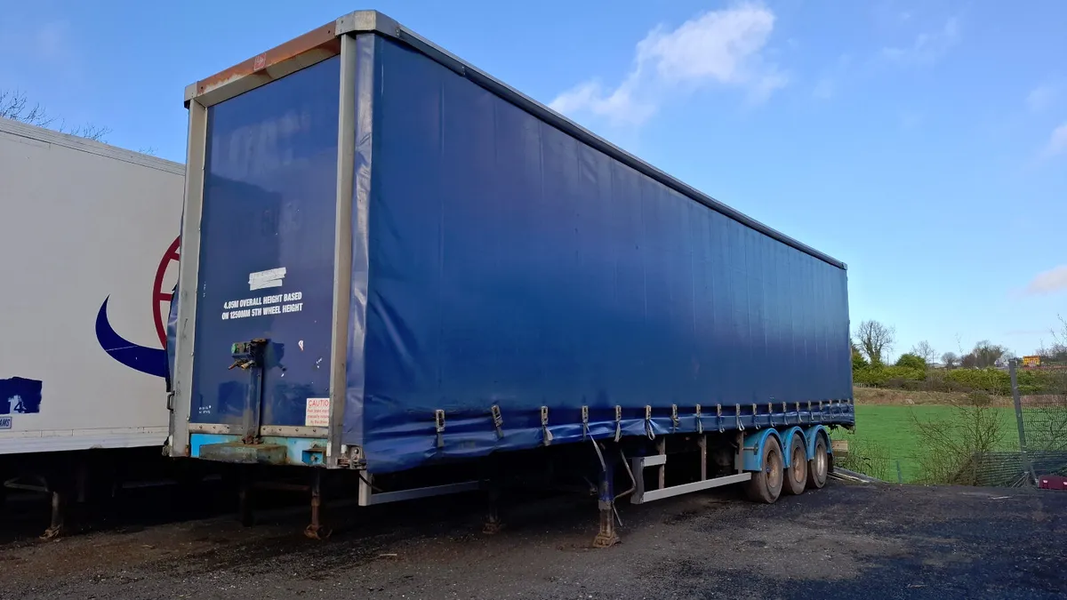 2010 SDC Curtain Side Trailer 3 axle , - Image 1