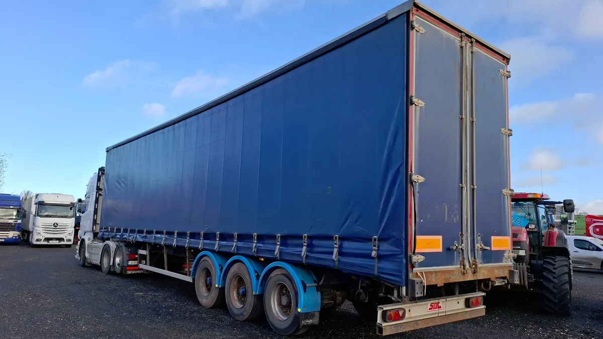 2010 SDC Curtain Side Trailer 3 axle , - Image 4