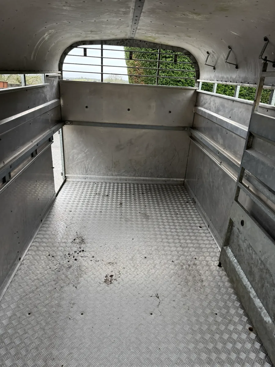Nugent livestock trailer - Image 2