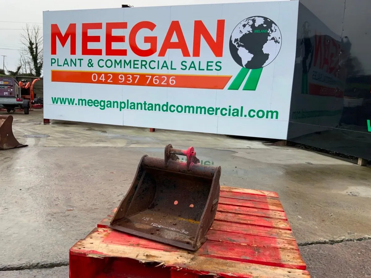 18" STRICKLAND BUCKET.........30mm PINS.....262v. - Image 1