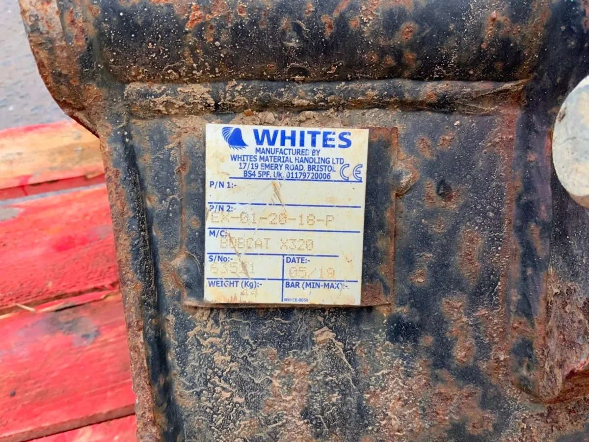 18" STRICKLAND BUCKET.........30mm PINS.....262v. - Image 4