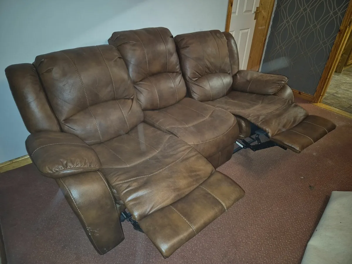 Leather sofa and chairs - Image 3