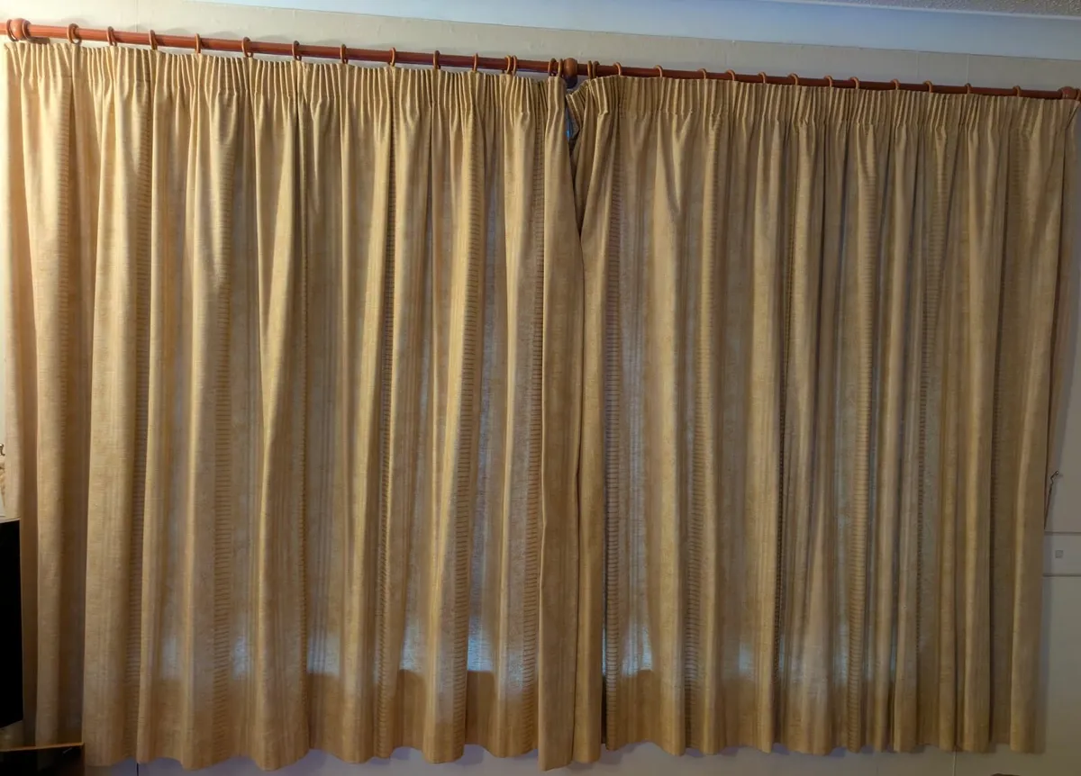 Curtains - Image 2