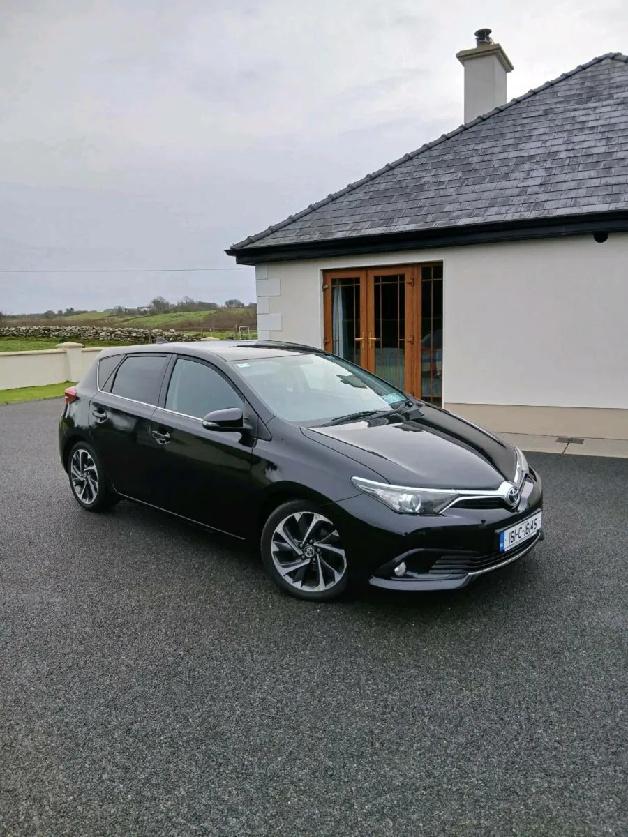 Sol Toyota Auris - Image 1