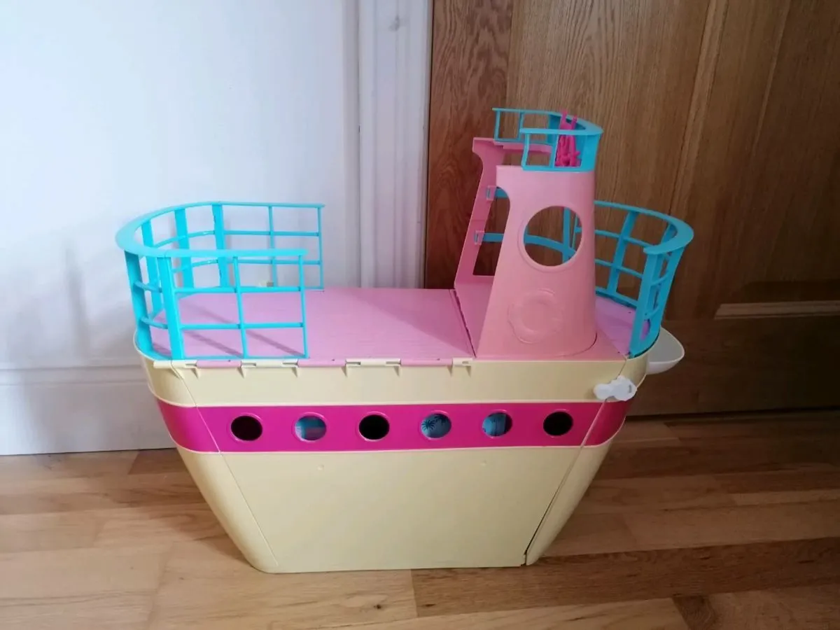 Barbie sisters cruise ship - Image 4
