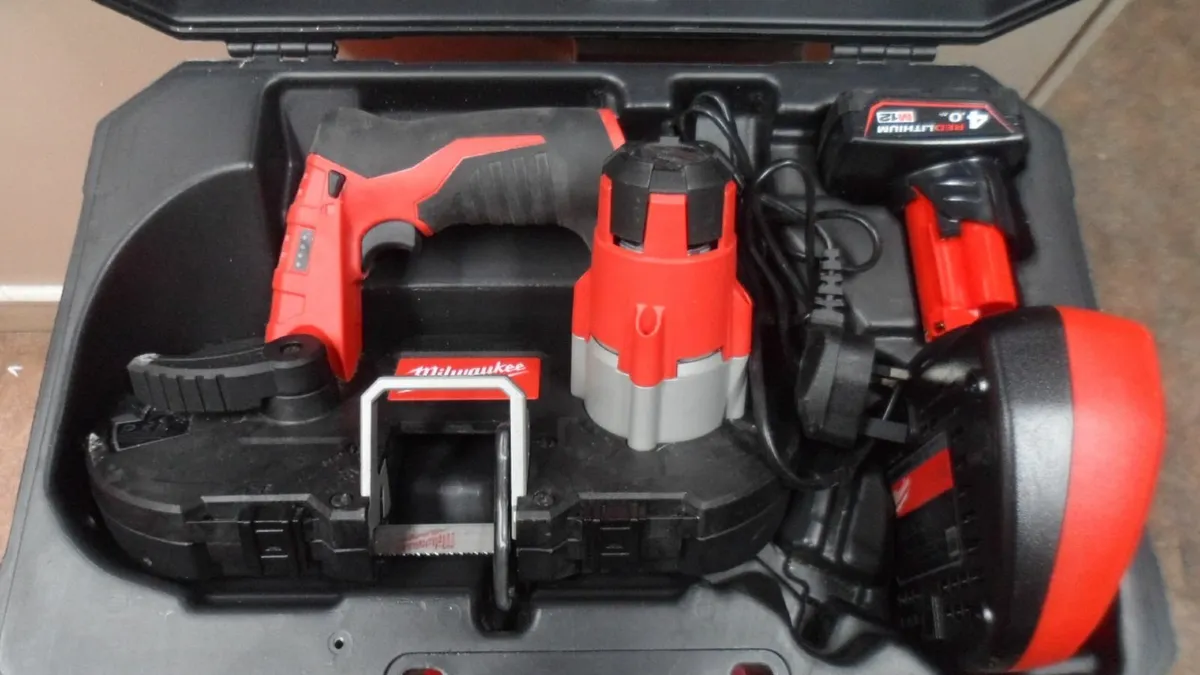 Milwaukee Bandsaw (M12 BS) - Image 1