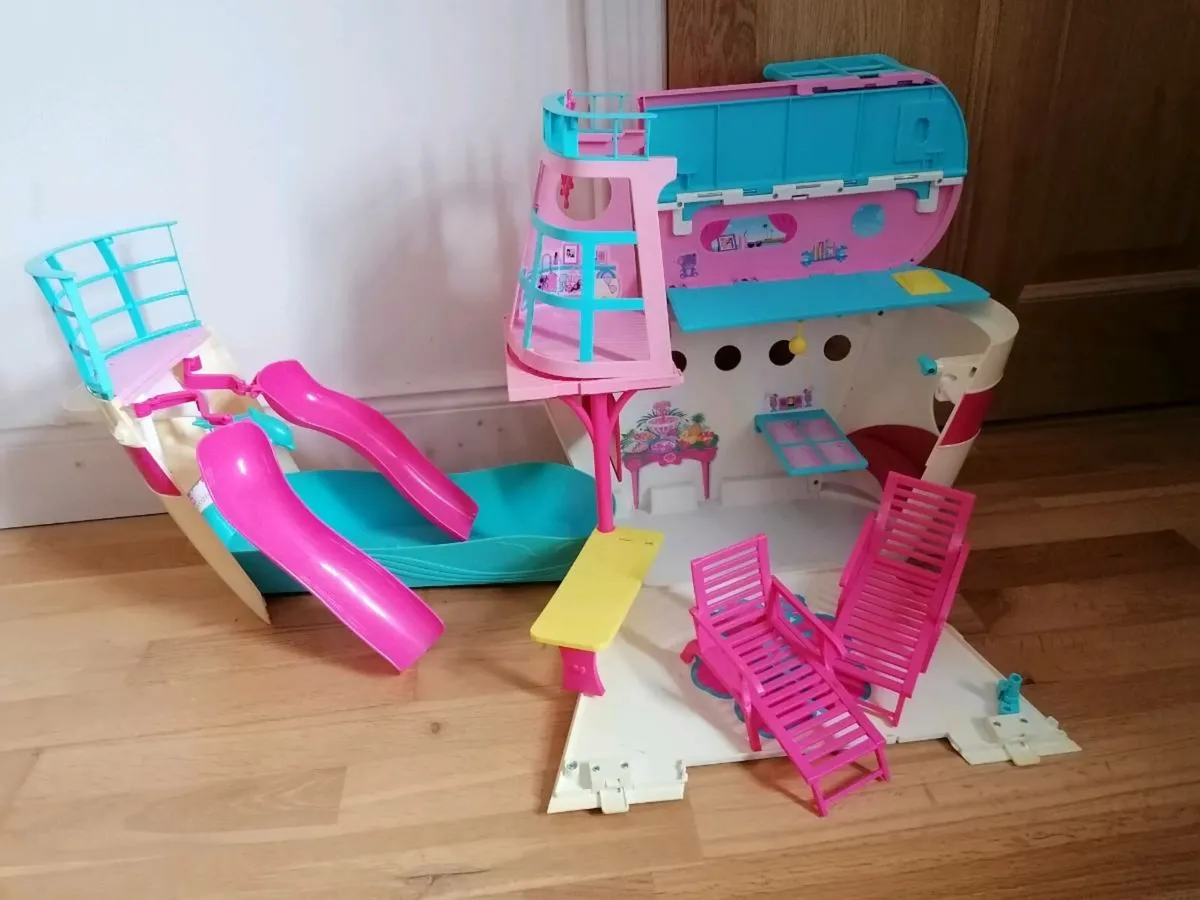 Barbie sisters cruise ship - Image 2