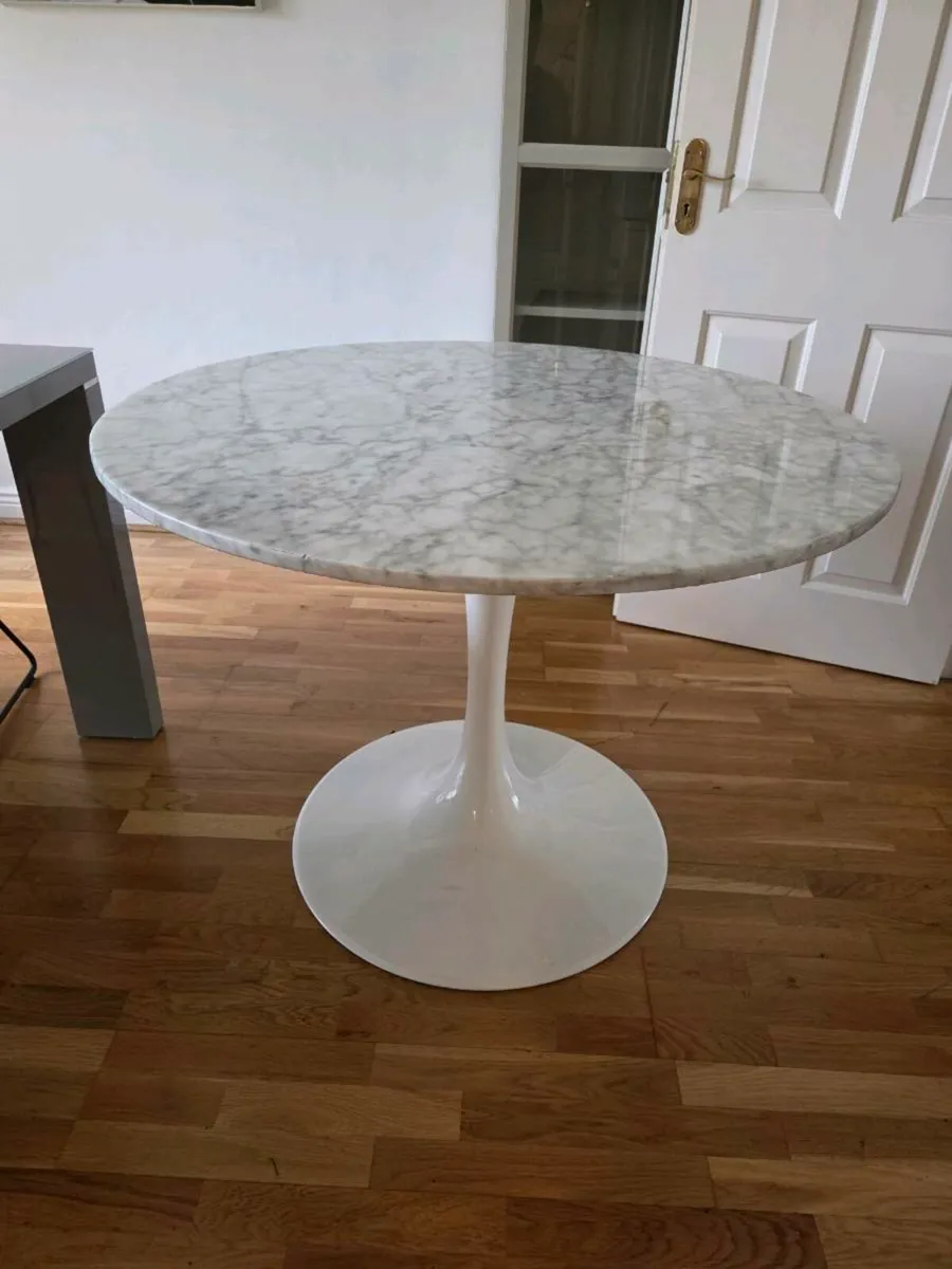 Round Marble top table - Image 1