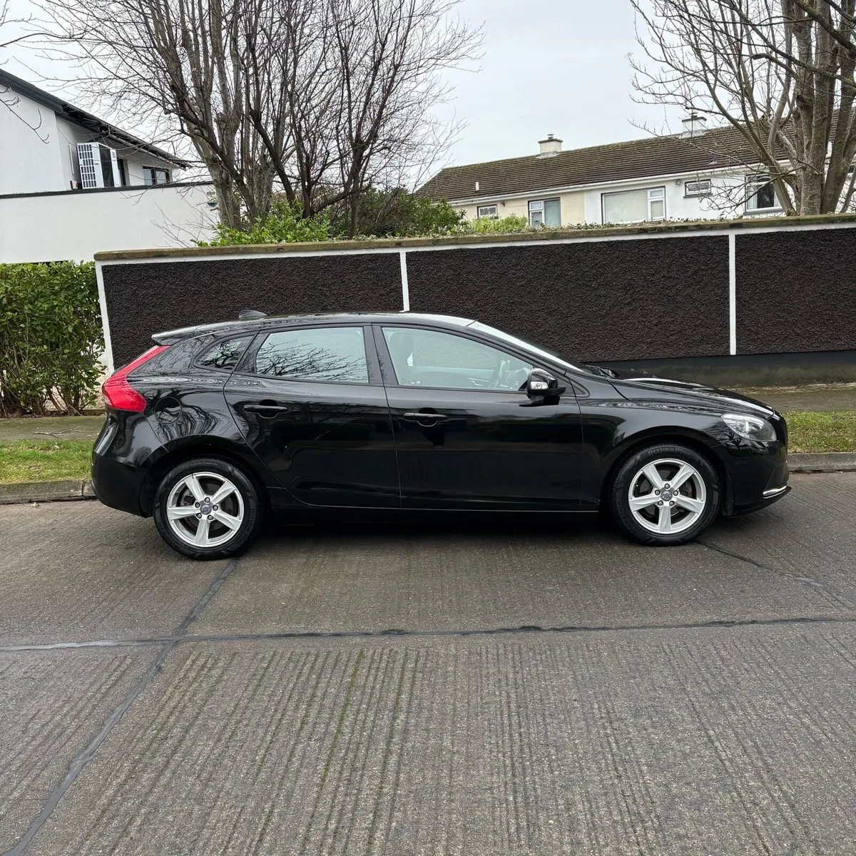 VOLVO V40 NCT 07/26 TAX 01/26 - Image 4