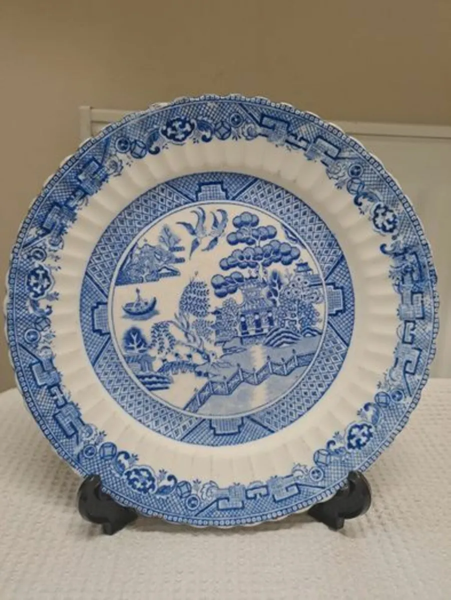 Antique Blue Willow pattern plate scalloped edge - Image 1