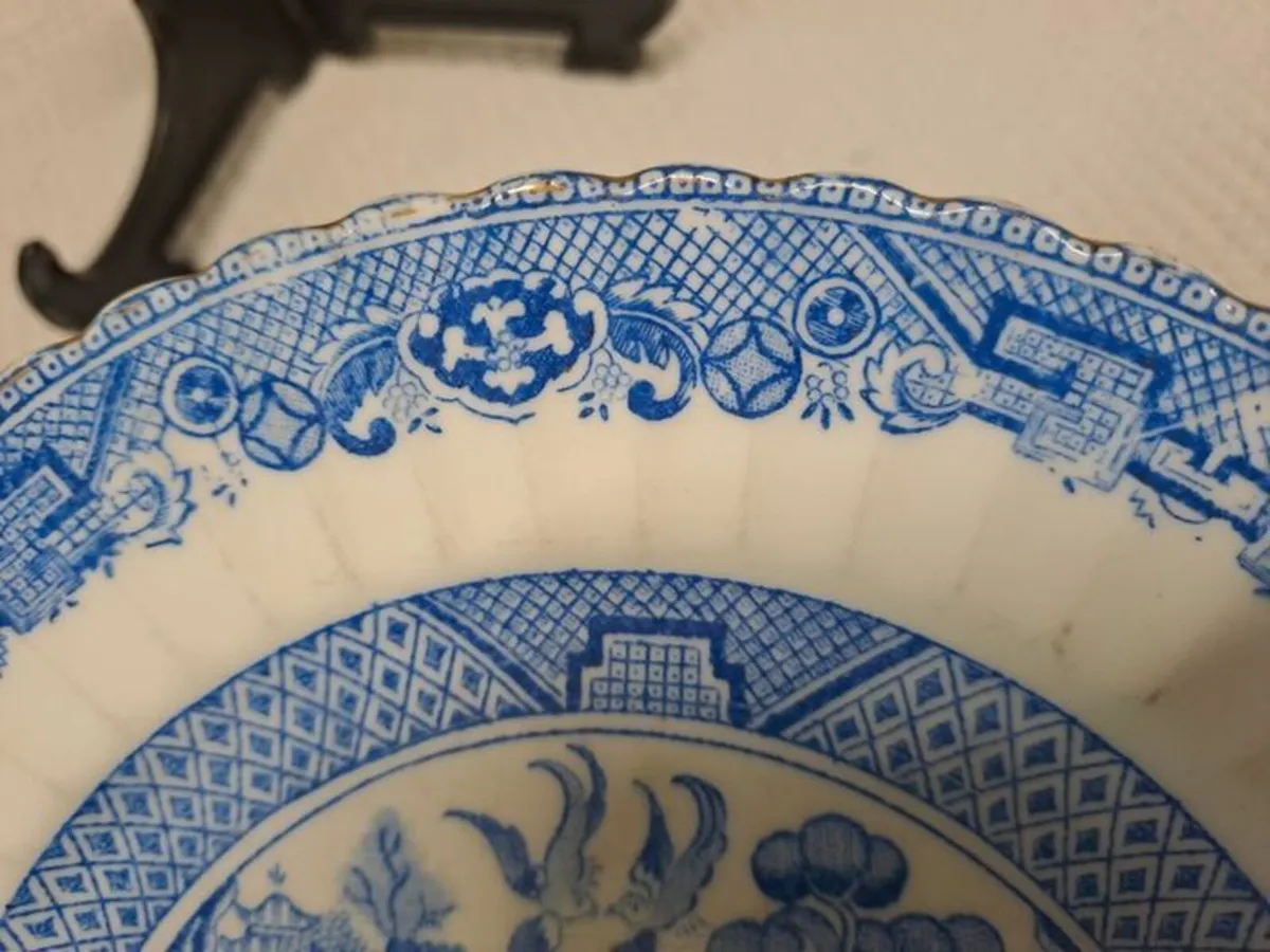 Antique Blue Willow pattern plate scalloped edge - Image 2