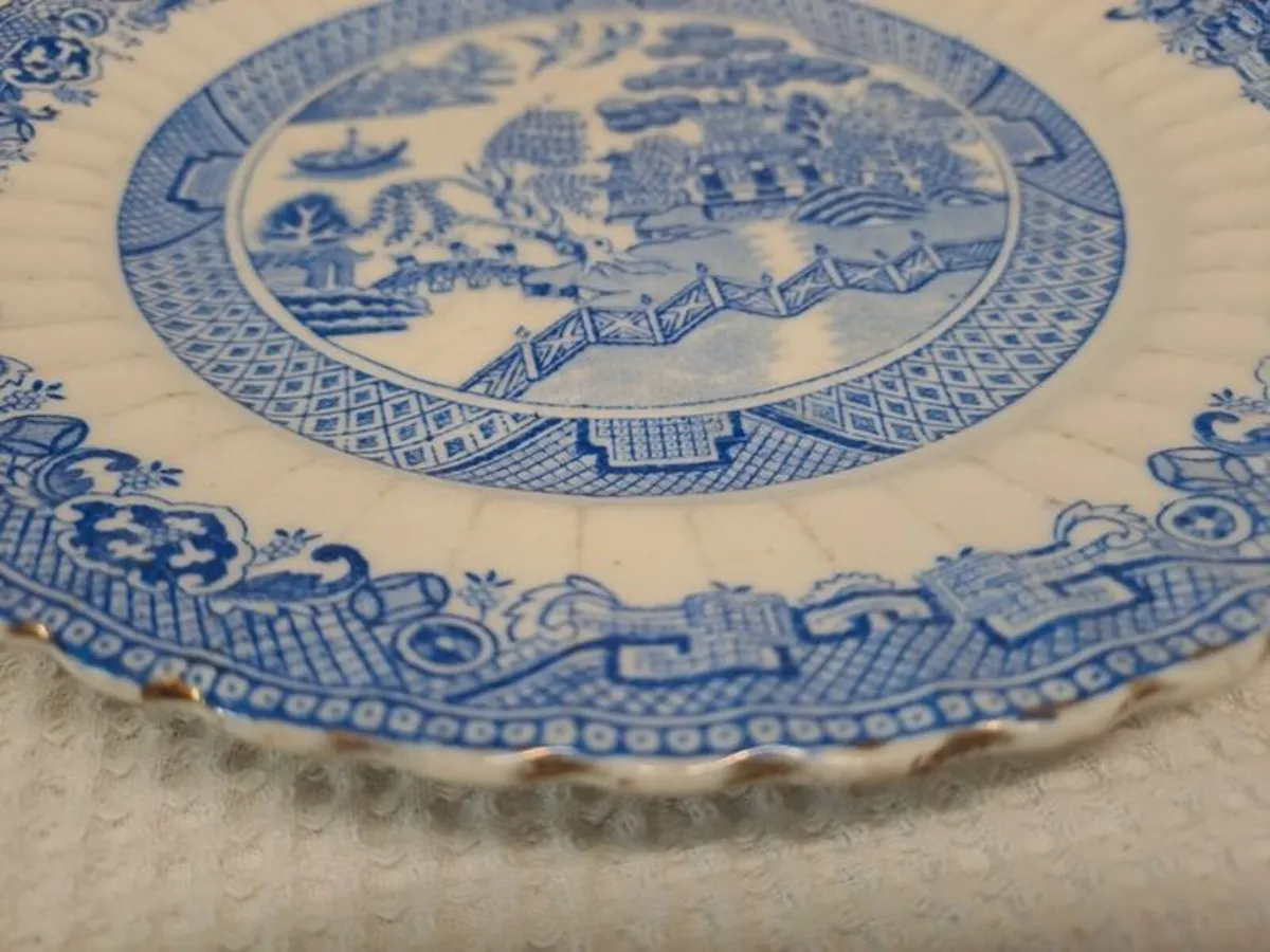 Antique Blue Willow pattern plate scalloped edge - Image 3