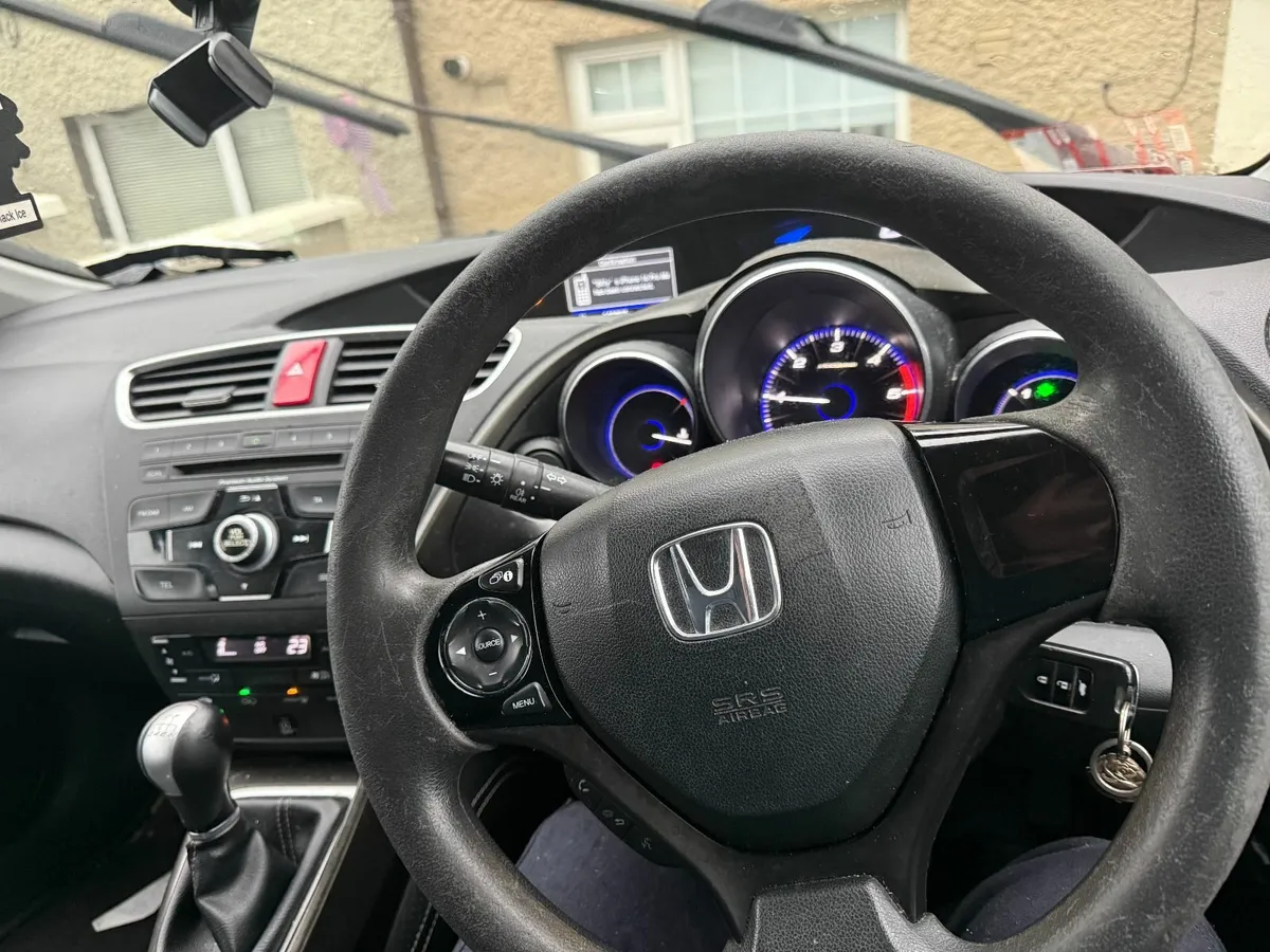 Honda Civic 2014 - Image 2