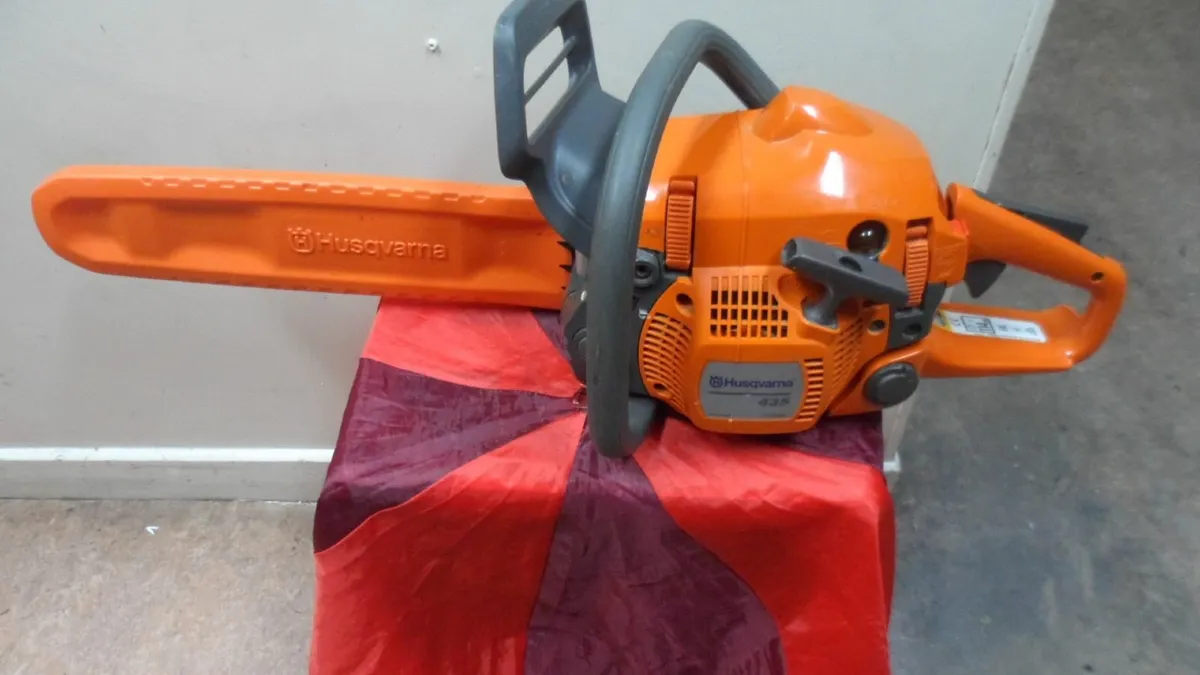 Husqvarna 435 Chainsaw - Image 1