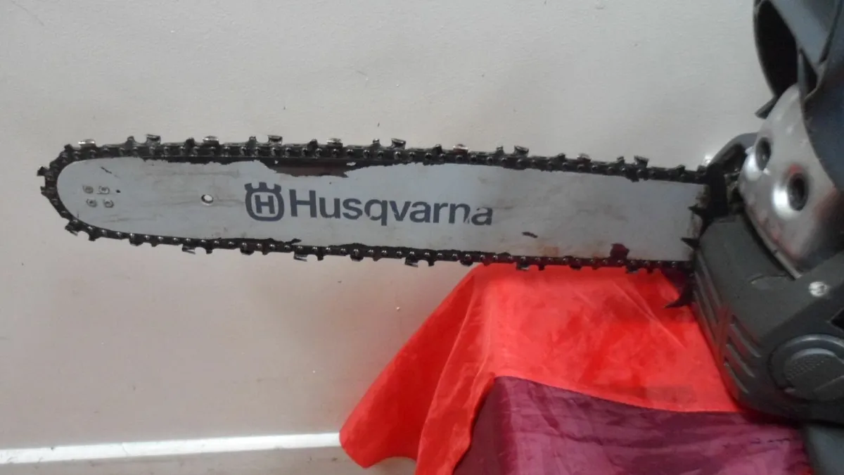 Husqvarna 435 Chainsaw - Image 2
