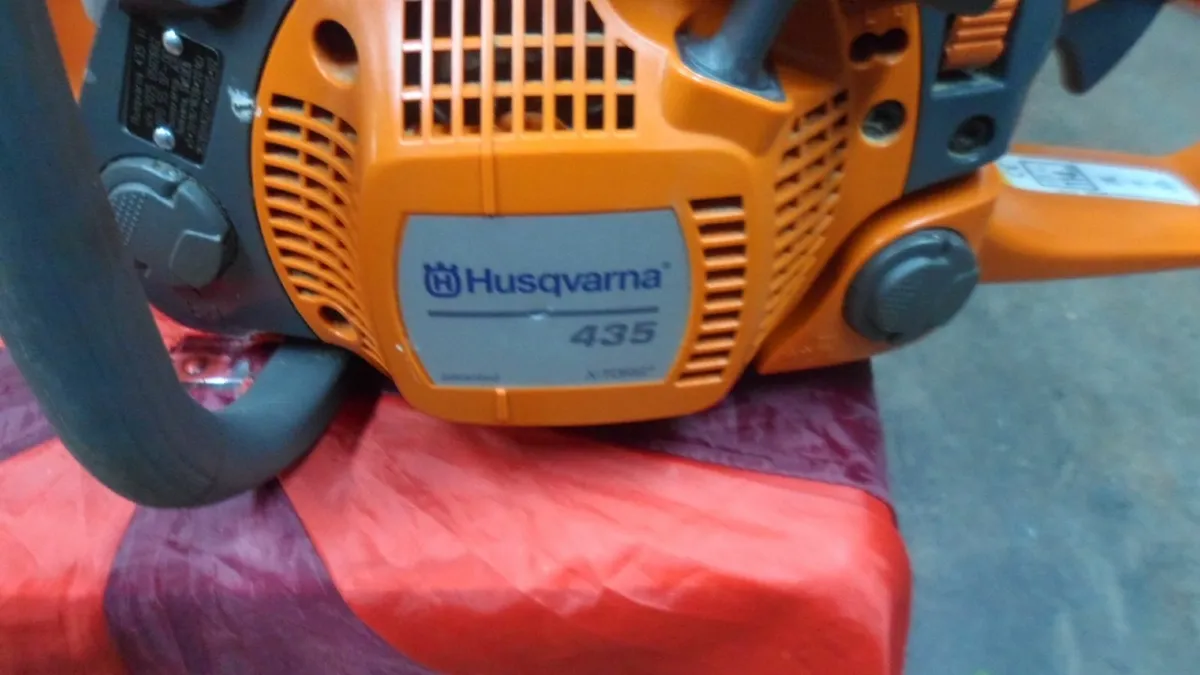 Husqvarna 435 Chainsaw - Image 3