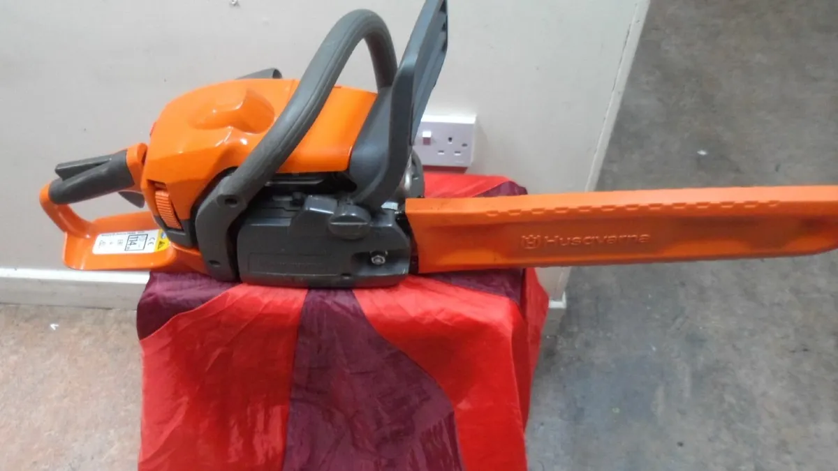Husqvarna 435 Chainsaw - Image 4