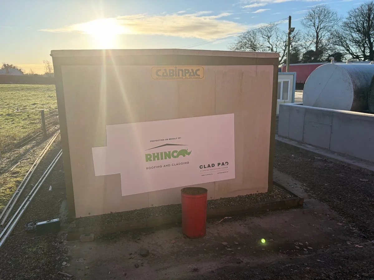 Cabin office / dressing rooms - Image 2