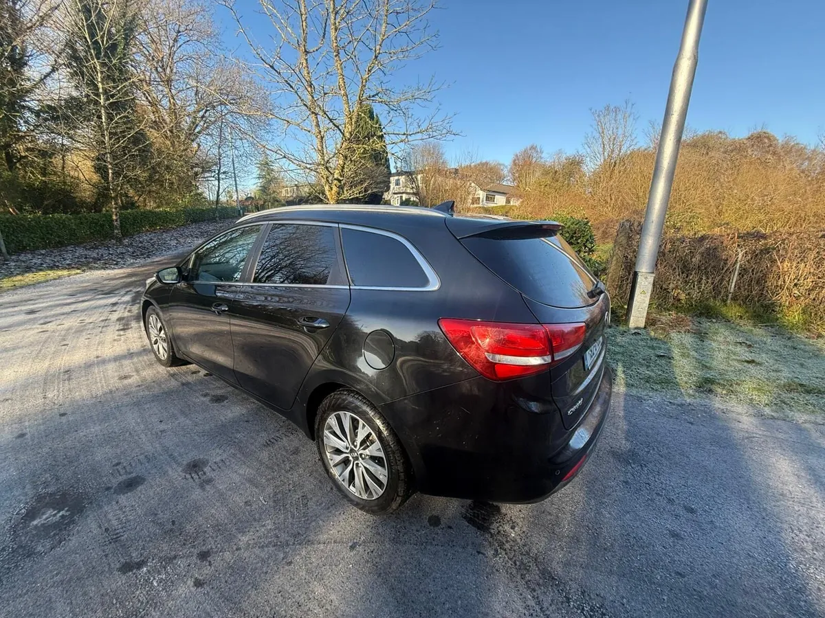 182 Kia Ceed Van//Car NEW Cvrt Test - Image 2