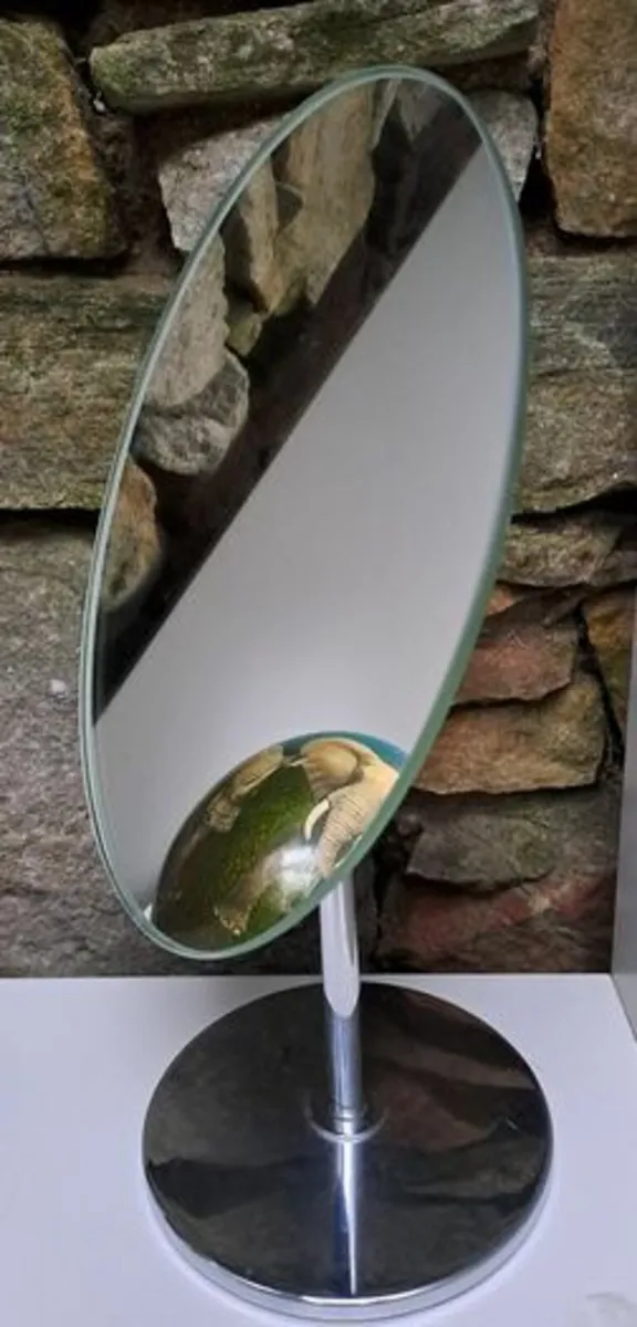 Oval vanity mirror - Image 1