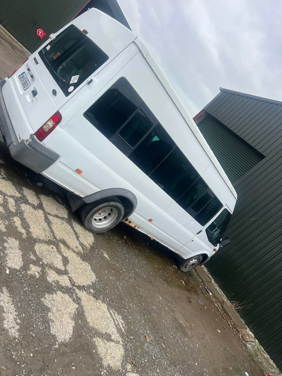 Ford transit minibus 17 seater - Image 1