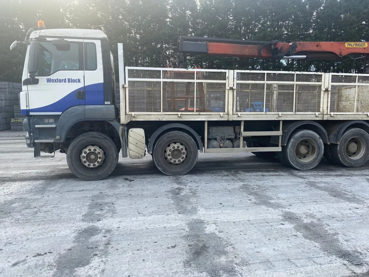 Man block truck - Image 1