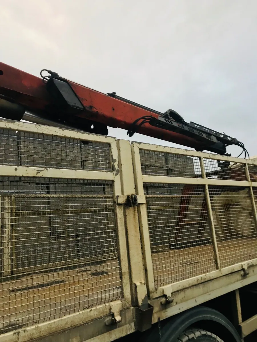 Man block truck - Image 3