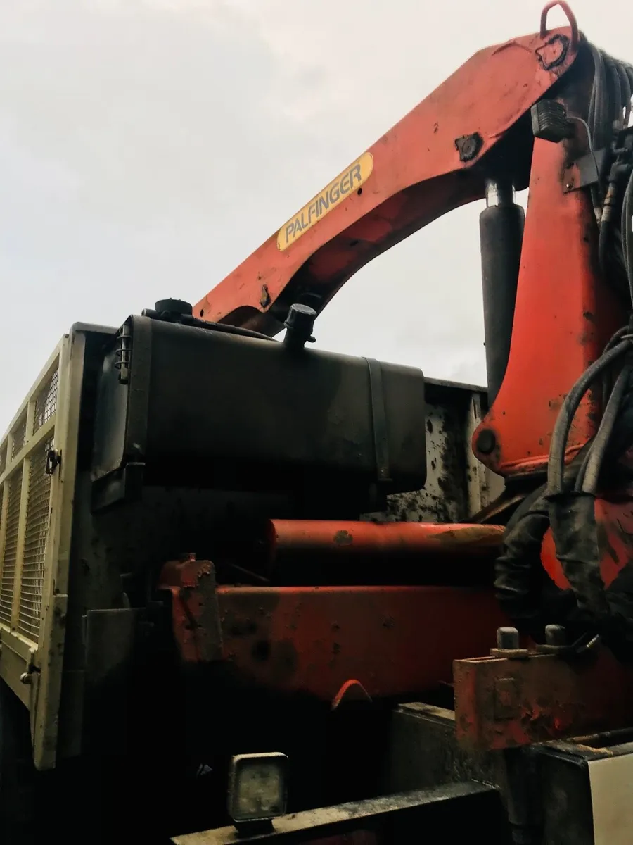 Man block truck - Image 4