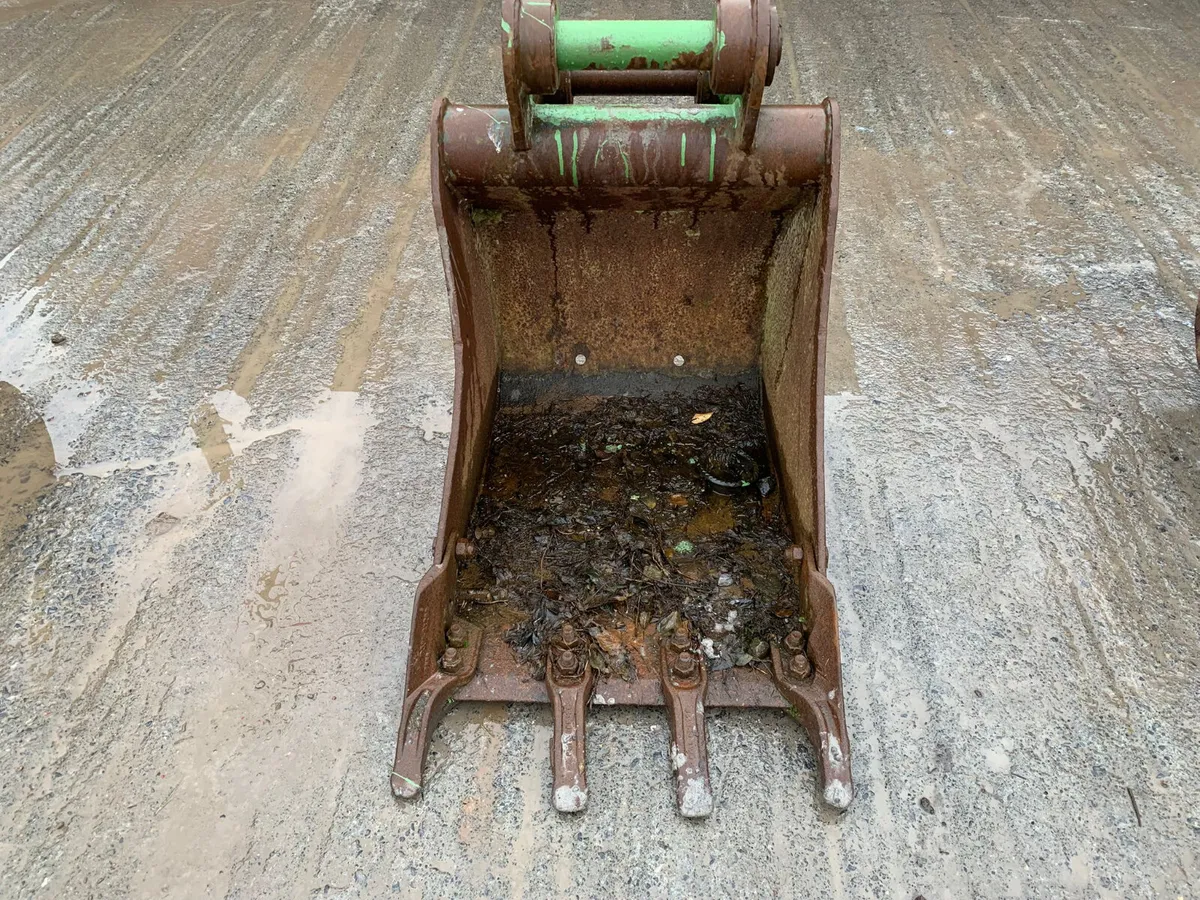 2FT Digger Bucket – 60mm Pins | 300mm Centres - Image 1
