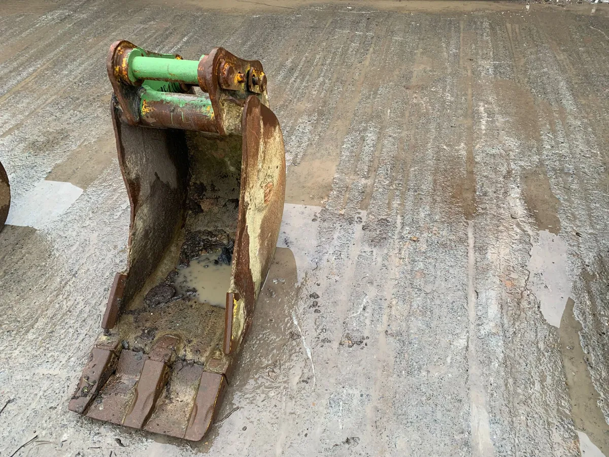 1FT Digger Bucket – 60mm Pins | 300mm Centres - Image 3