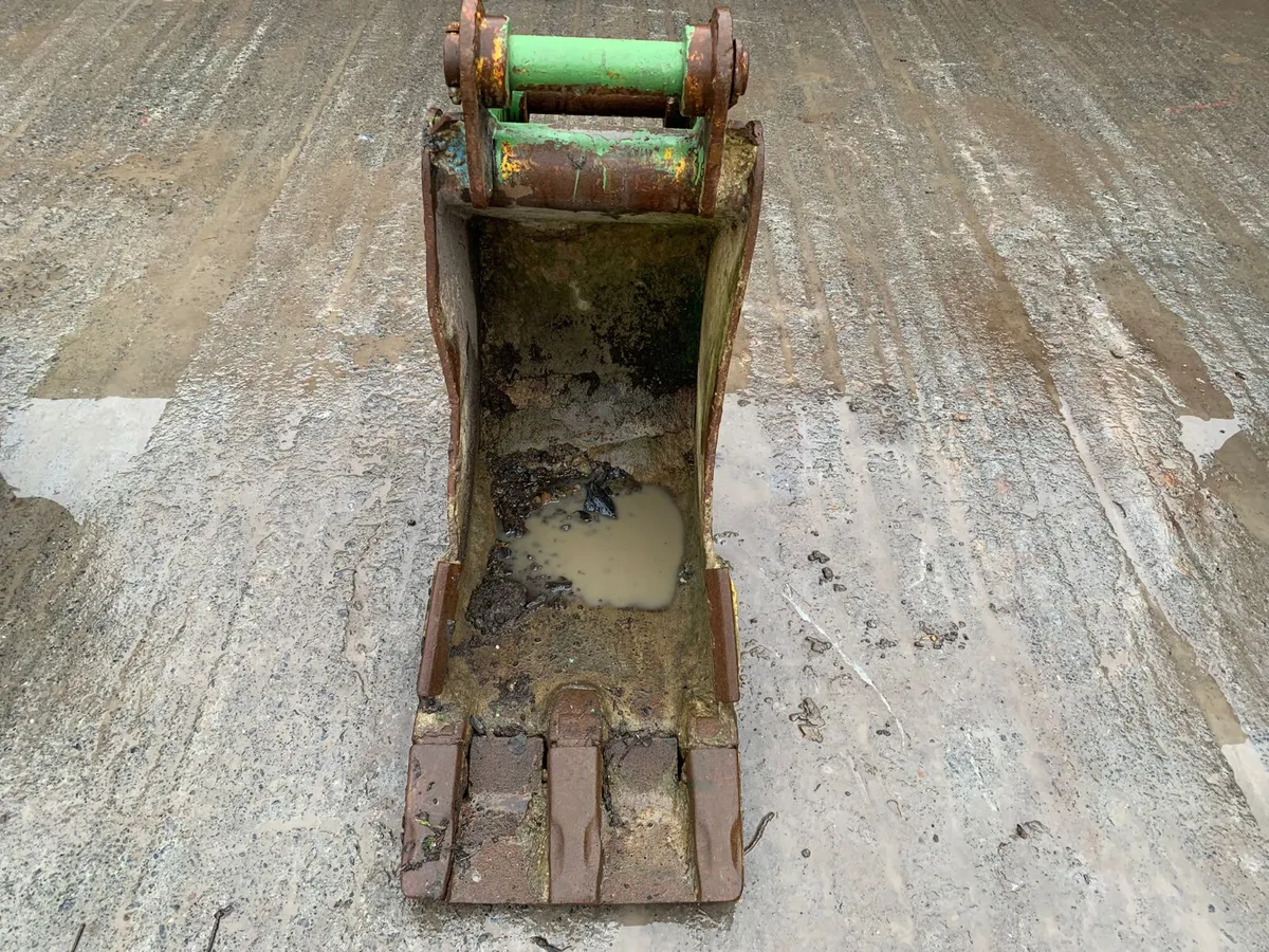 1FT Digger Bucket – 60mm Pins | 300mm Centres - Image 2