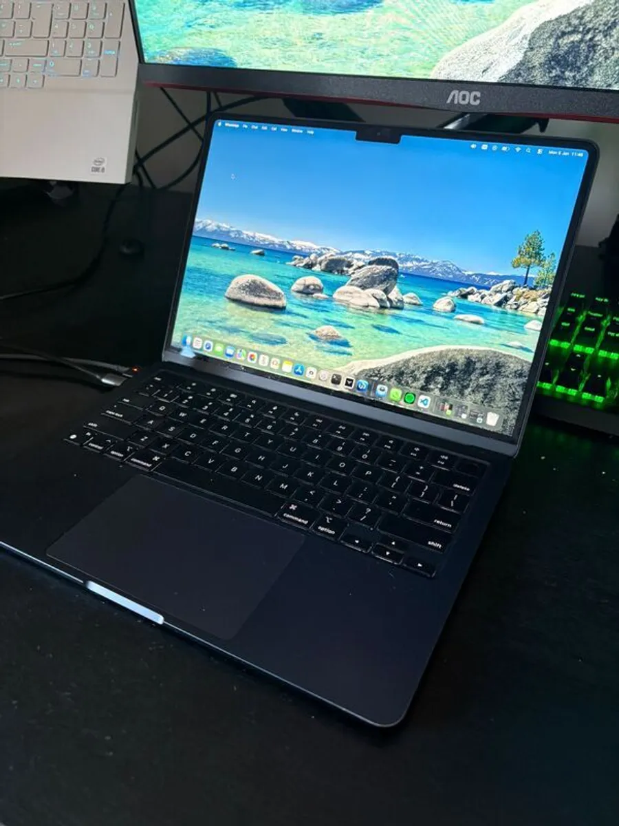 MacBook Air with M2 chip Midnight - Image 1