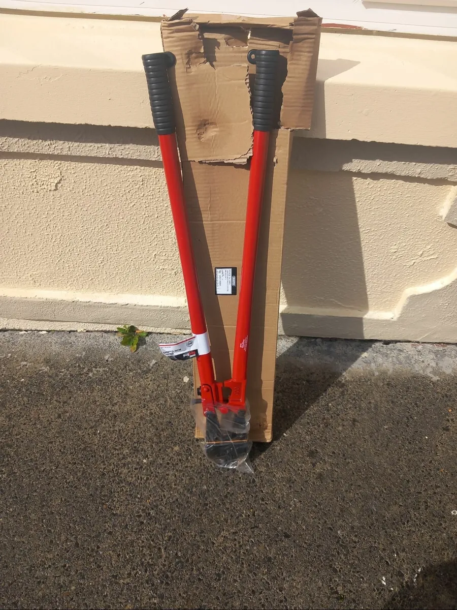 Large bolts cutters new