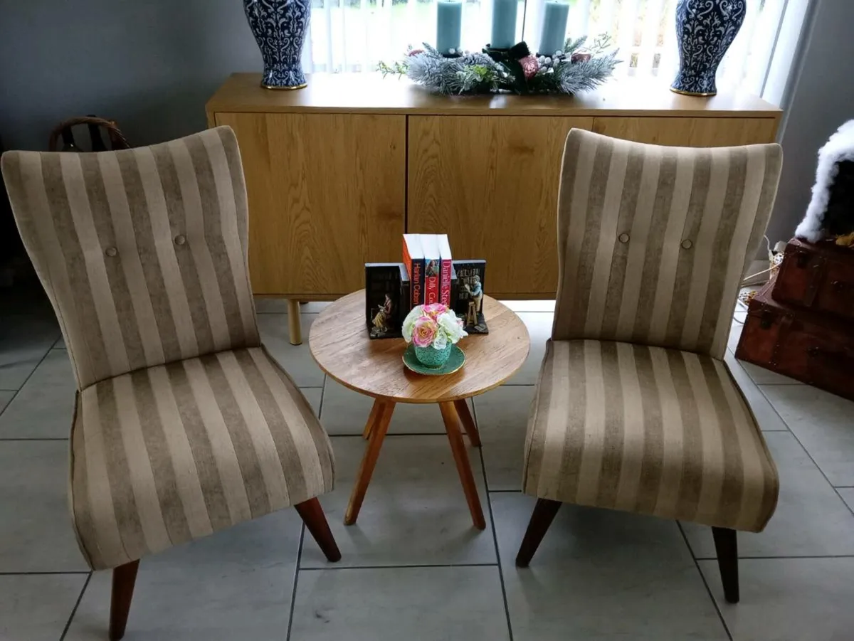 Pair of occasional chairs - Image 1