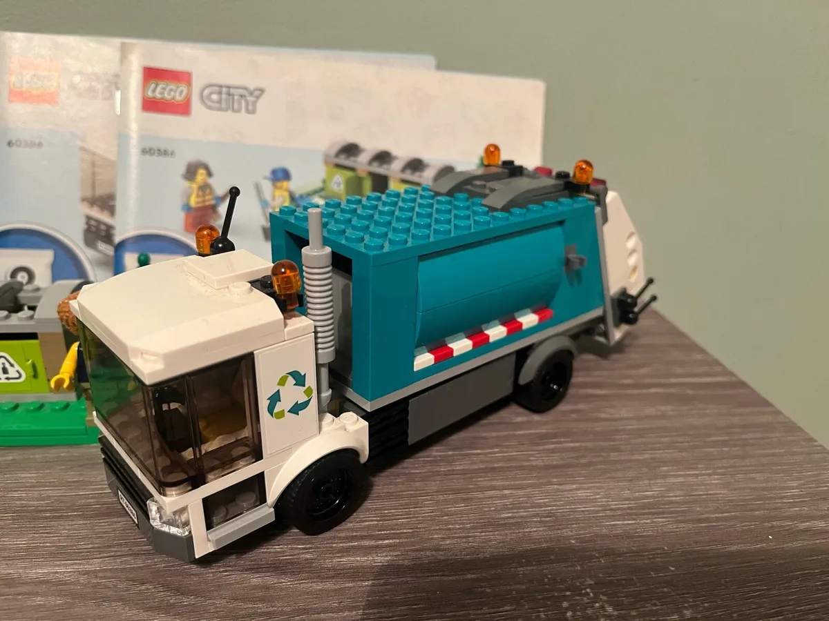 Lego City Recycling Truck (60386) - Image 2