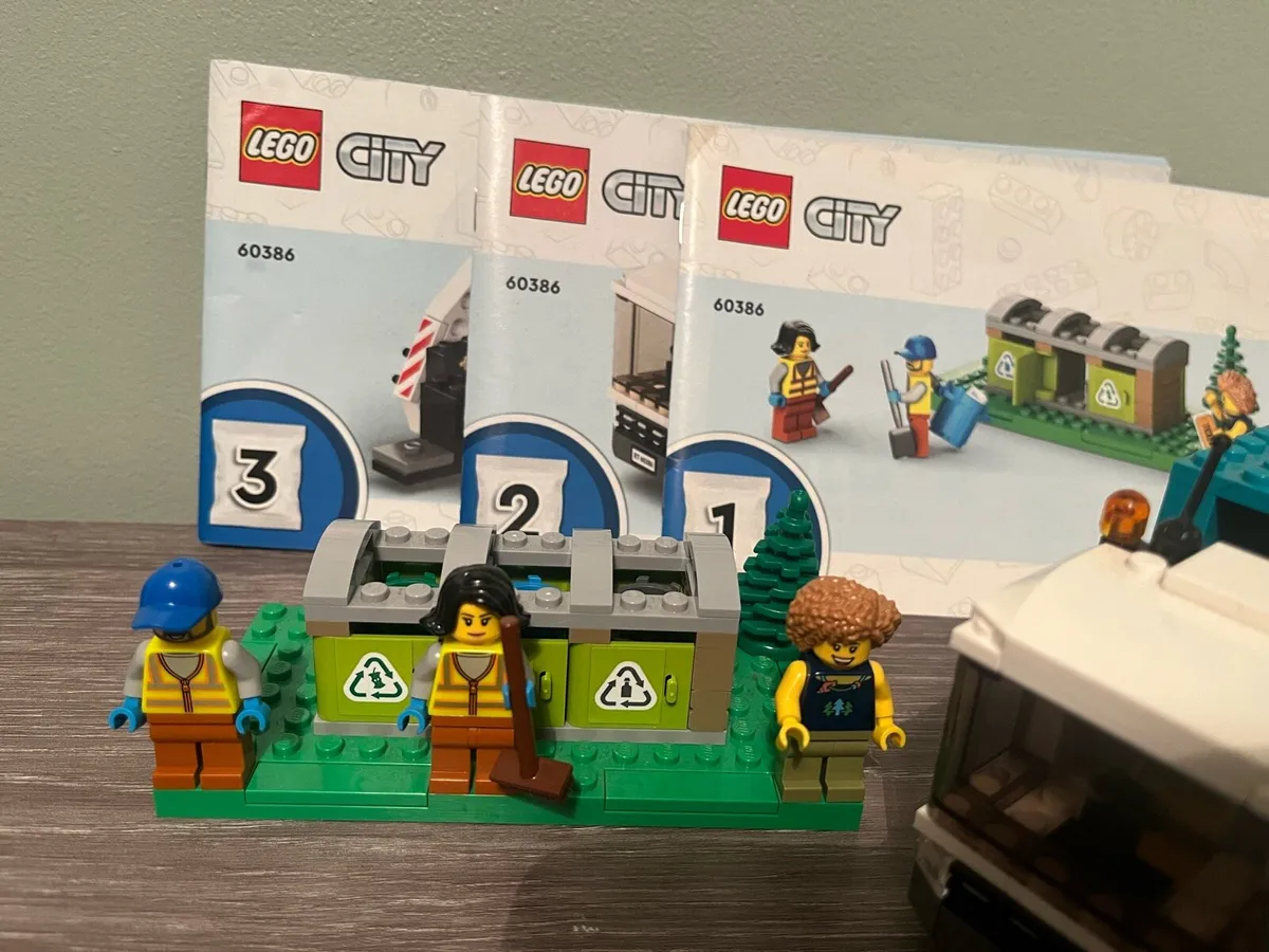 Lego City Recycling Truck (60386) - Image 3