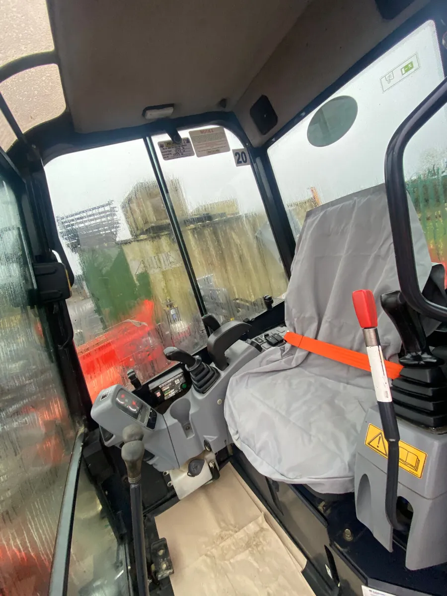 Kubota U27-4 Mini Digger - Image 3