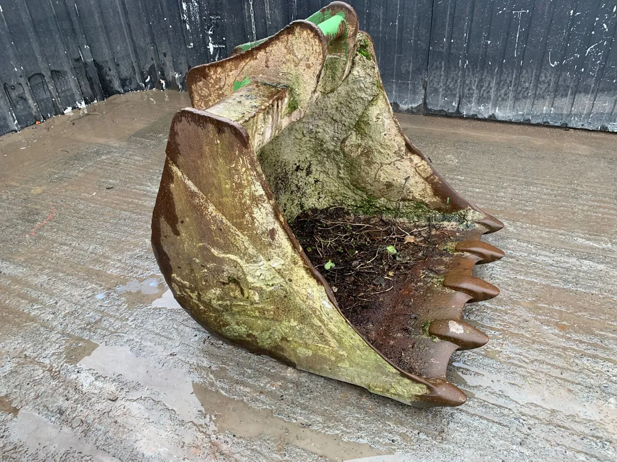 3FT 6 Digger Bucket – 65mm Pins | 420mm Centres - Image 1