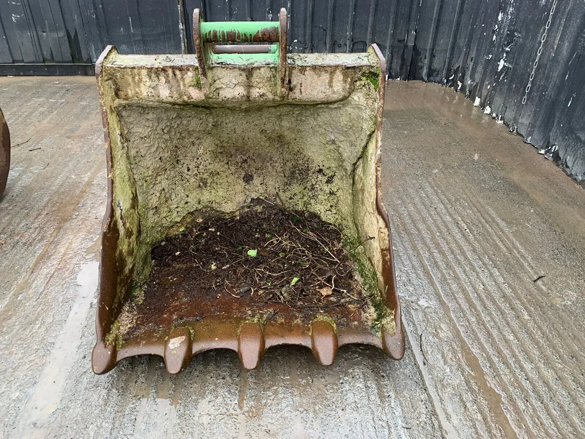 3FT 6 Digger Bucket – 65mm Pins | 420mm Centres - Image 2