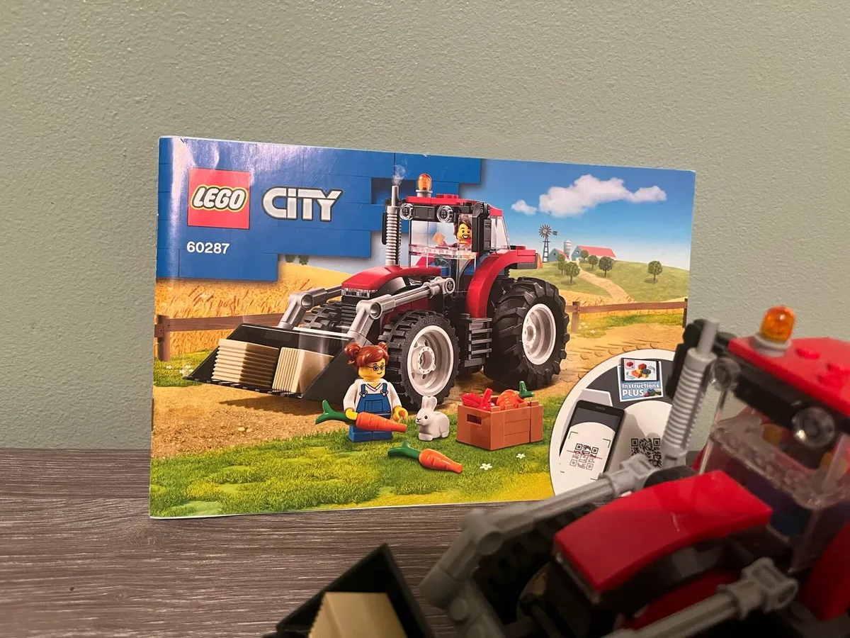 Lego City Tractor (60287) - Image 3