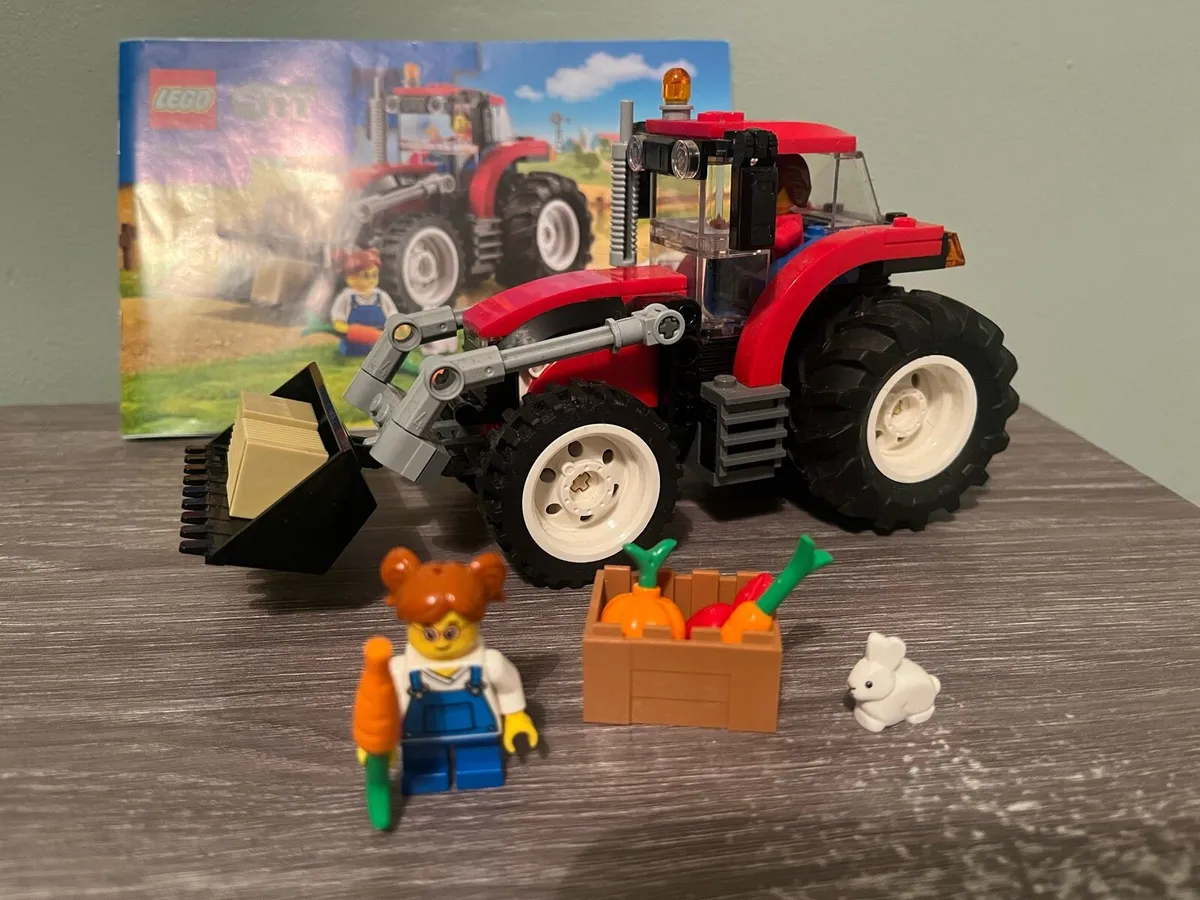 Lego City Tractor (60287) - Image 2