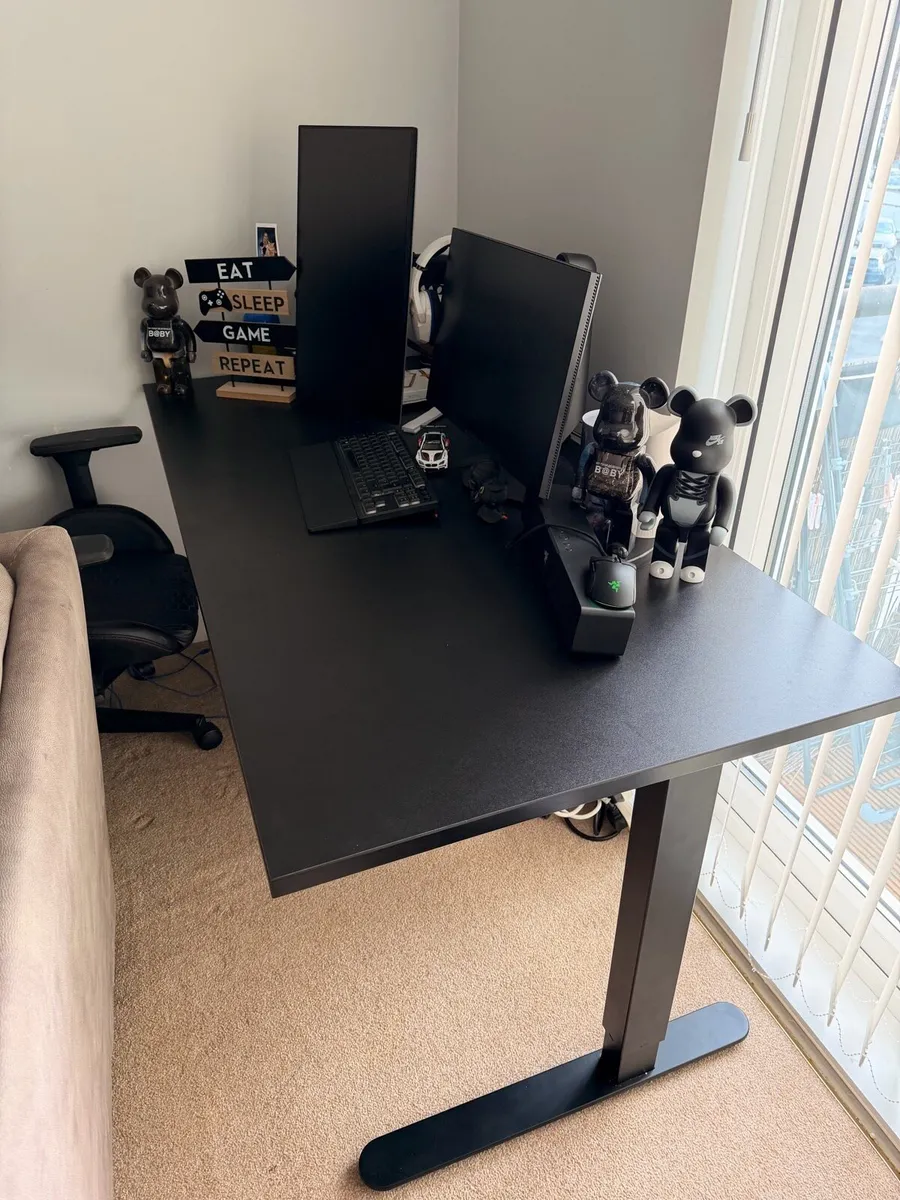 Height adjustable Gaming table/sit stand desk - Image 1