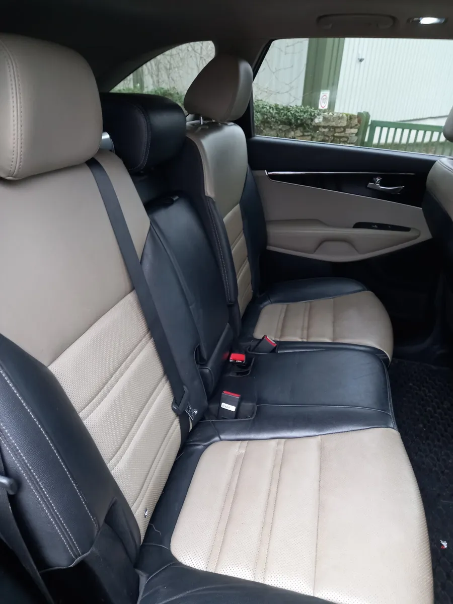 2016 Kia Sorento 2WD 2.2 Diesel - Image 2