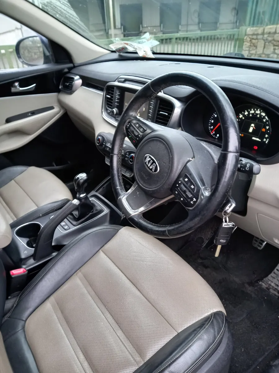 2016 Kia Sorento 2WD 2.2 Diesel - Image 4