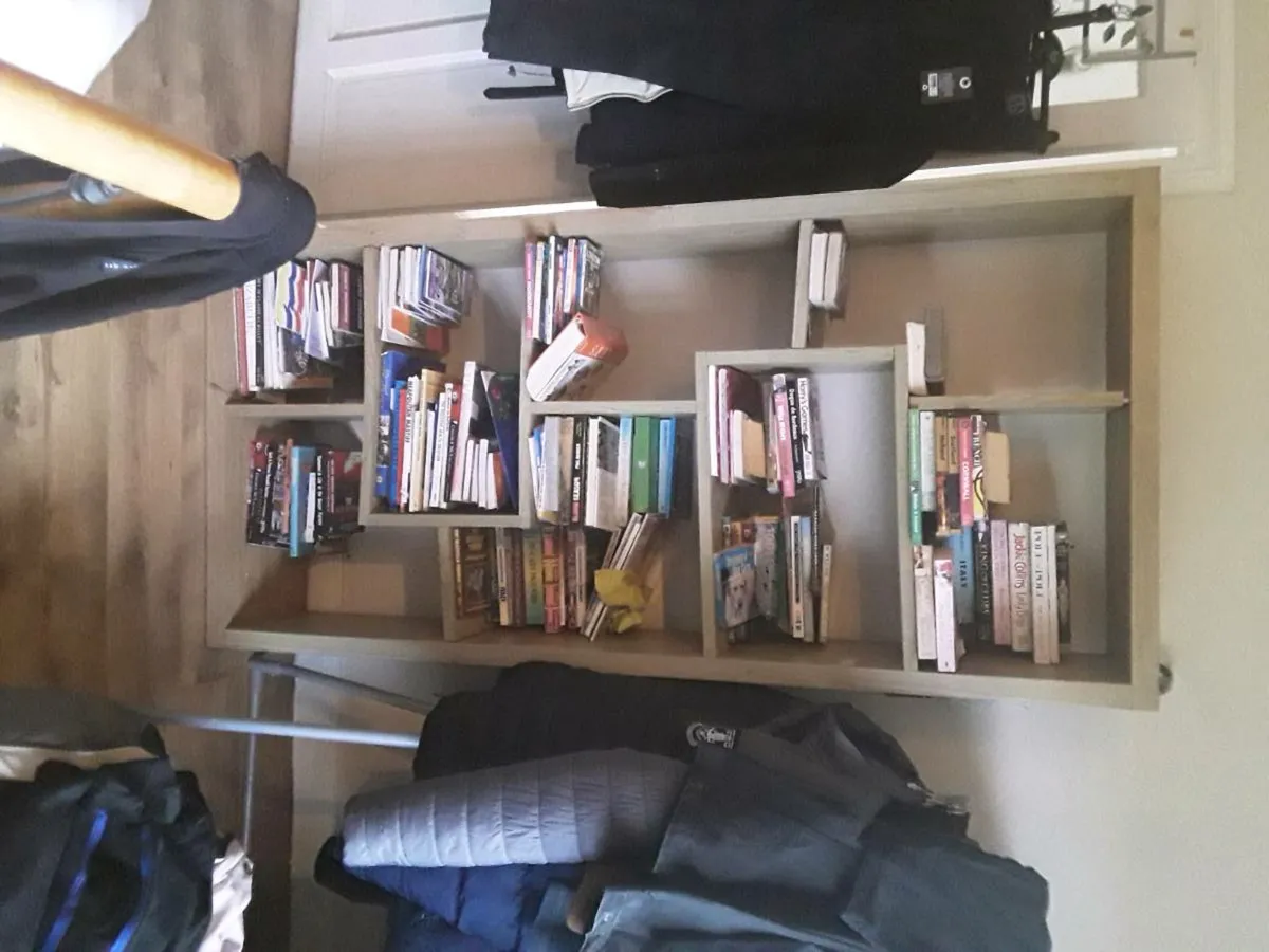 Book case 20e also loads of books - Image 3