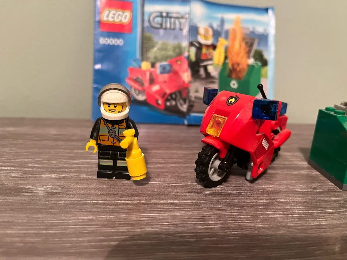 Lego City Fire Motorcycle (60000) - Image 2