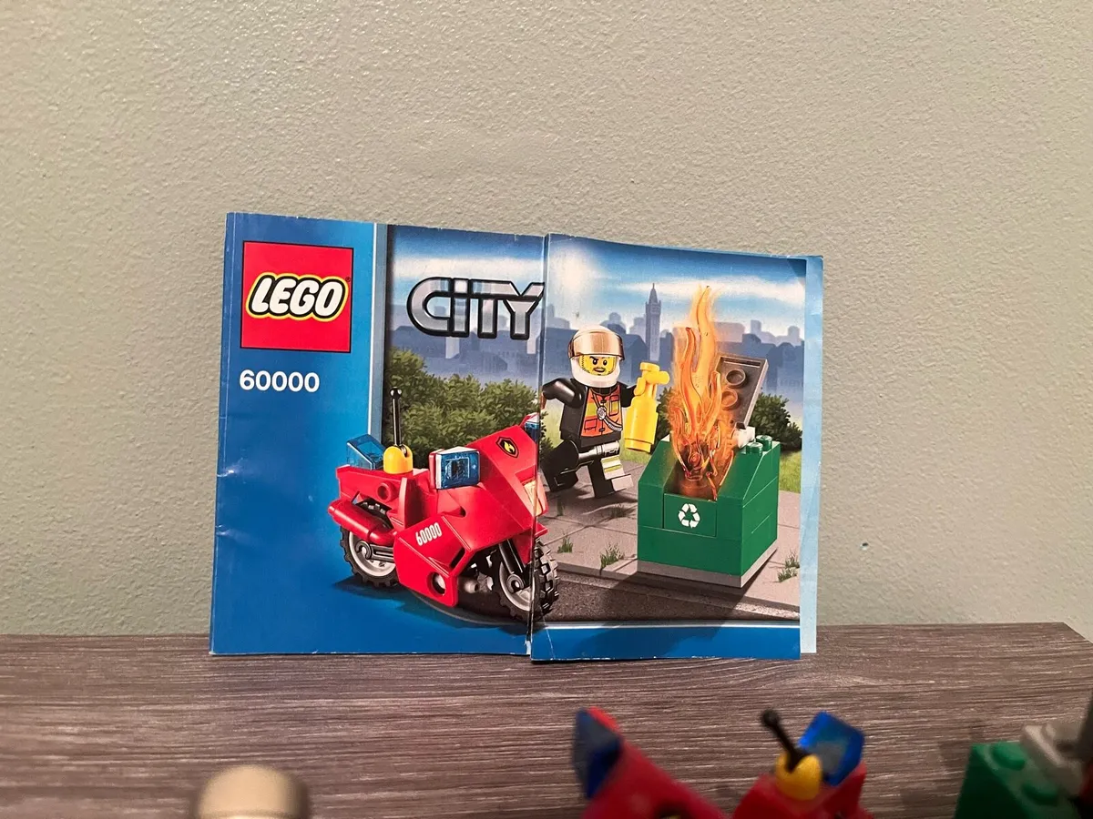 Lego City Fire Motorcycle (60000) - Image 3
